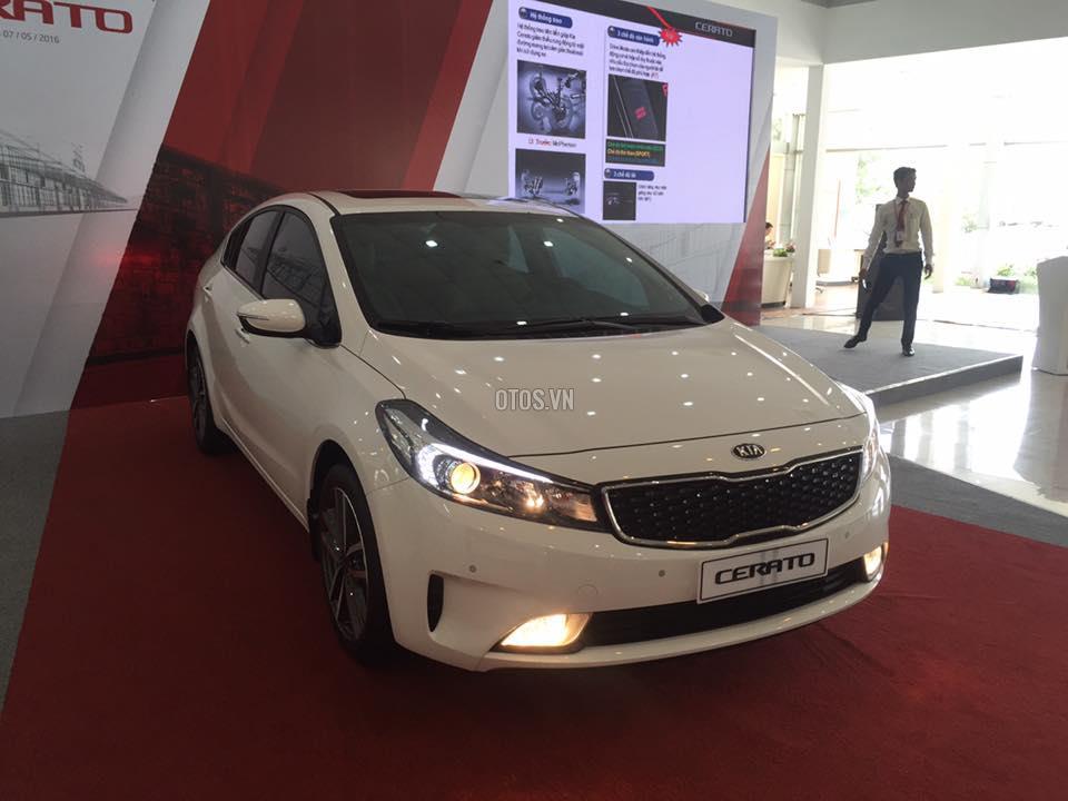 Nên mua Kia Cerato hay Toyota Vios với hầu bao 550 triệu đồng?