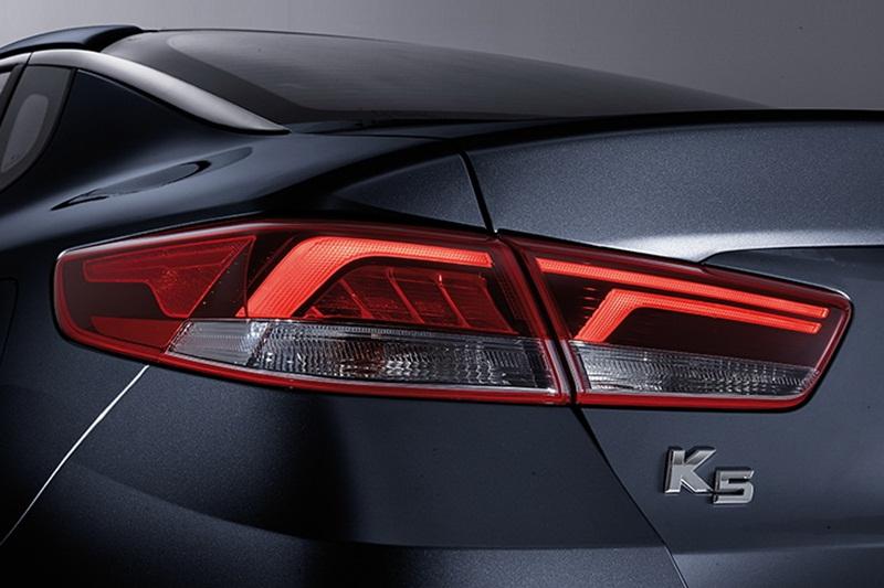 Cận cảnh Kia Optima vừa ra mắt, đối thủ trực tiếp Toyota Camry