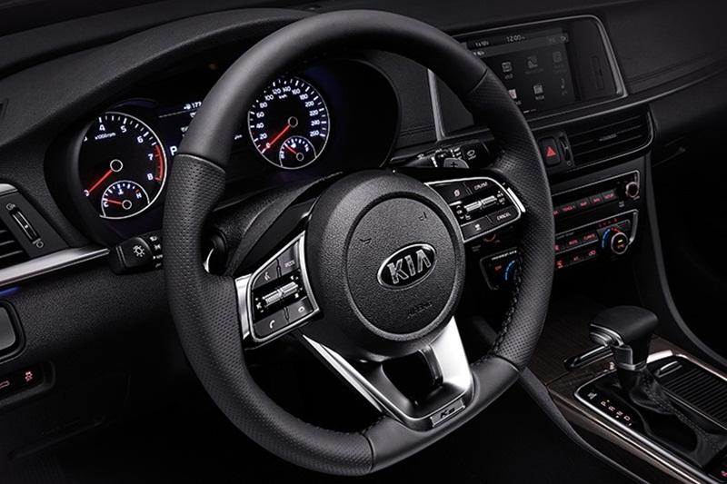 Cận cảnh Kia Optima vừa ra mắt, đối thủ trực tiếp Toyota Camry