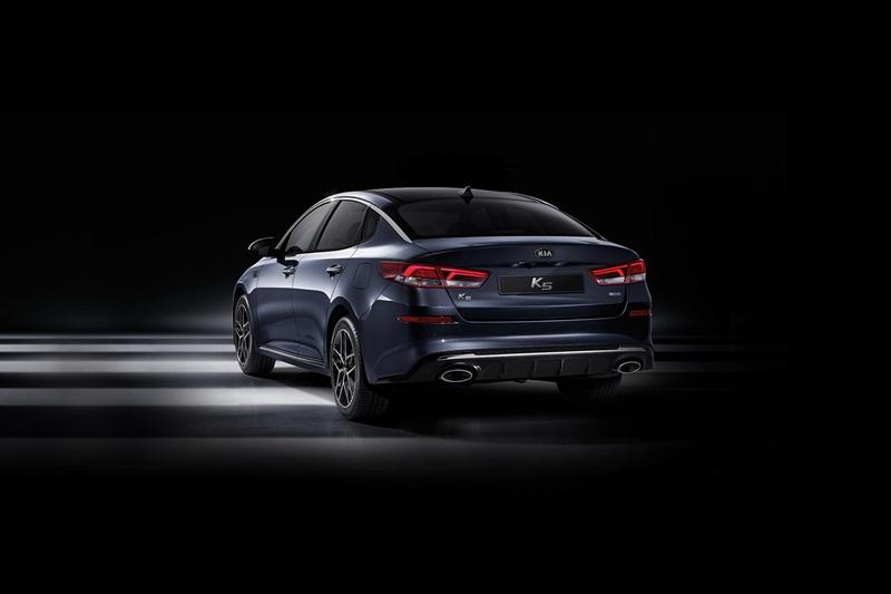 Cận cảnh Kia Optima vừa ra mắt, đối thủ trực tiếp Toyota Camry