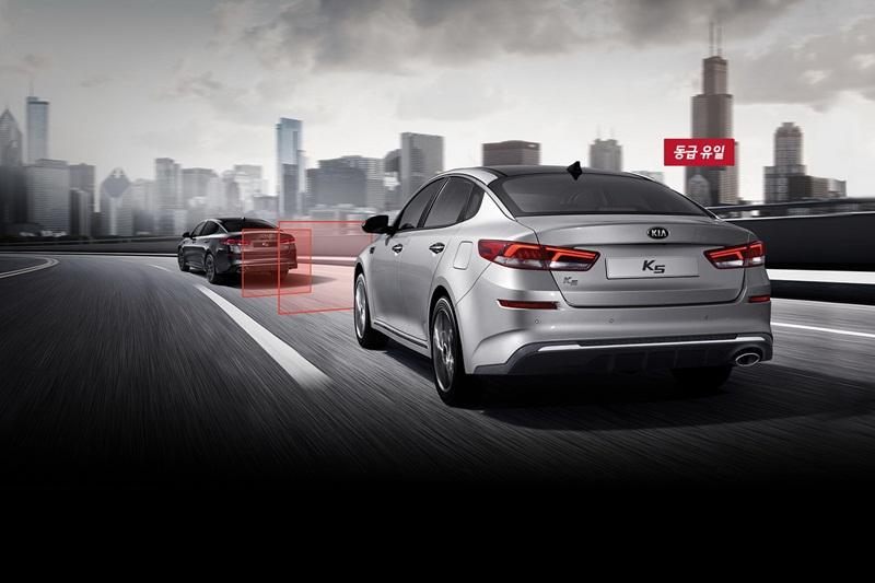 Cận cảnh Kia Optima vừa ra mắt, đối thủ trực tiếp Toyota Camry