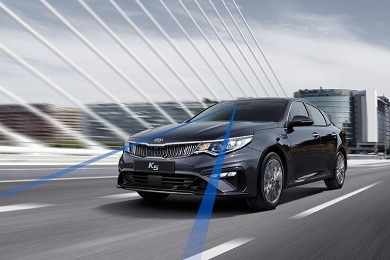 Cận cảnh Kia Optima vừa ra mắt, đối thủ trực tiếp Toyota Camry