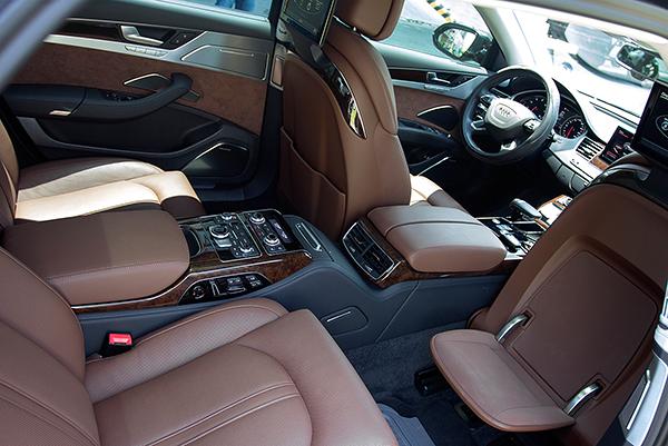 Những mẫu xe hơi 4 chỗ hạng sang đáng chú ý tại Việt Nam