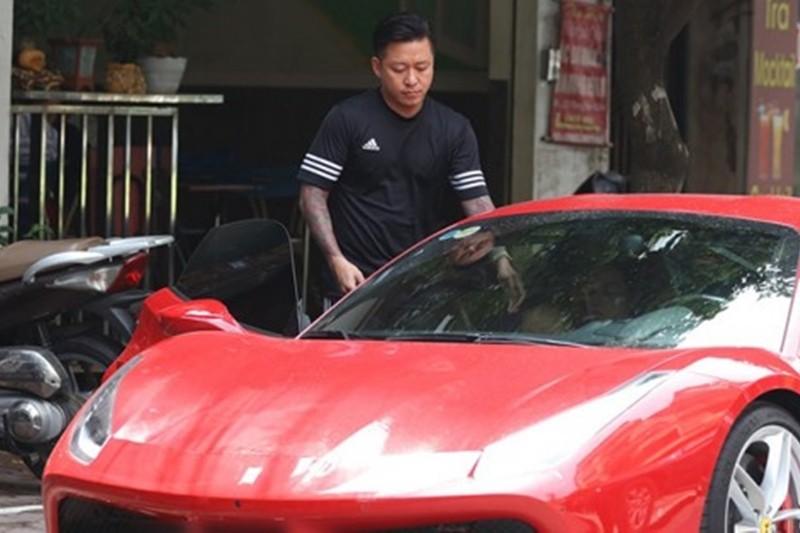 Siêu xe Ferrari 16 tỷ của Tuấn Hưng “nát be bét” sau tai nạn