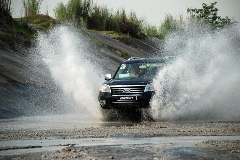 Sử dụng, bảo quản cần gạt nước như thế nào để đảm bảo an toàn trong mùa mưa ?