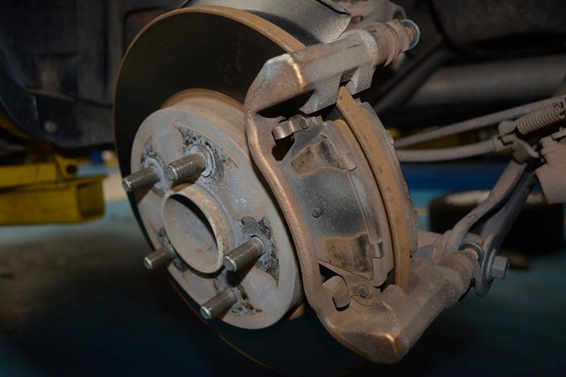 Kiểm tra, sử dụng hệ thống phanh trên ô tô như thế nào để đảm bảo an toàn?