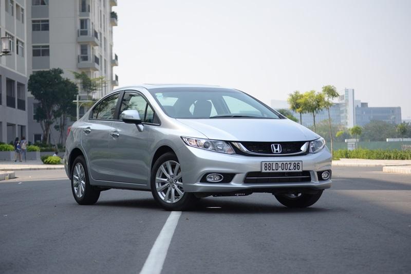 Hầu bao 750 triệu đồng, có nên mua Honda Civic 1.8 AT?
