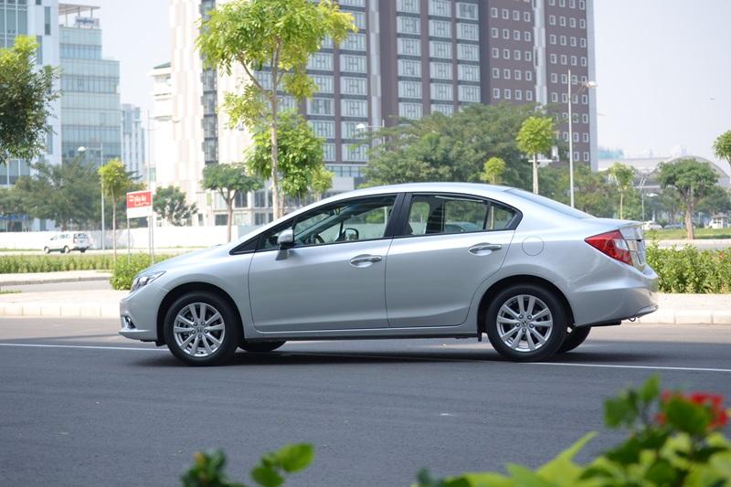 Hầu bao 750 triệu đồng, có nên mua Honda Civic 1.8 AT?