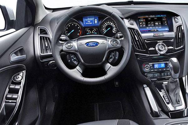 Ford Focus 2016 giá bao nhiêu?