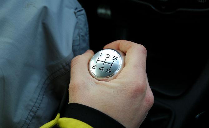 Những sai lầm khi lái xe số sàn