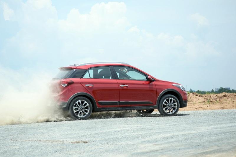 Mua ô tô đã qua sử dụng, cần chú ý những gì khi lái thử?