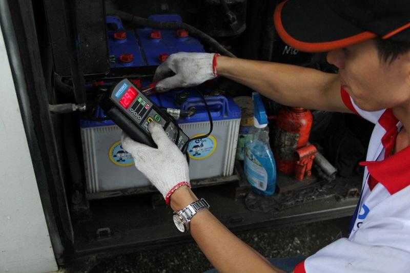 Xử lý thế nào khi ô tô bị hết ắc quy?