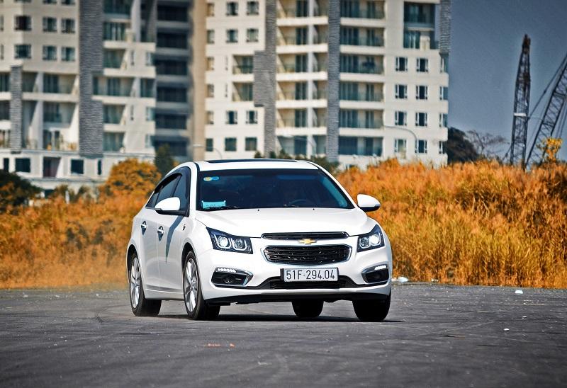 Xe sedan hạng C, có nên mua Chevrolet Cruze 2016?
