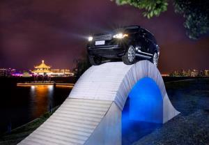 Range Rover vượt… cầu giấy, kỷ niệm sinh nhật lần thứ 45