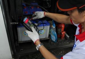 Xử lý thế nào khi ô tô bị hết ắc quy?