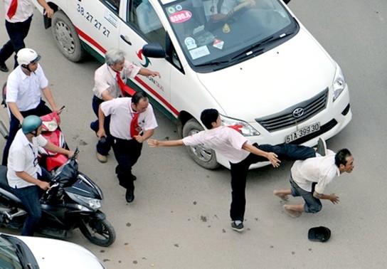 Nên làm gì khi xe bị tai nạn?