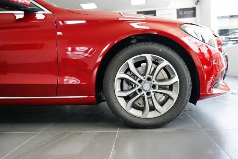 xe Mercedes-Benz C200