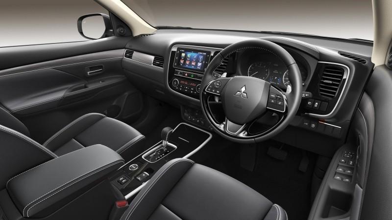 Mitsubishi Outlander trang bị động cơ mới, giá từ 831 triệu đồng