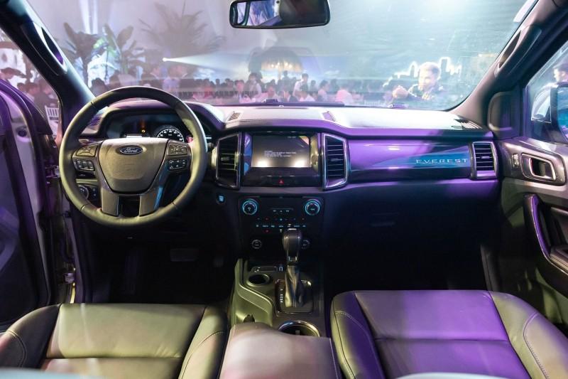 Khoang nội thất Ford Everest mới
