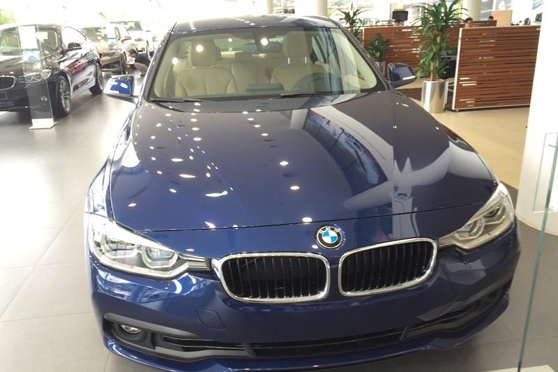 Với 850 triệu, chọn BMW 320i cũ hãy Ford Focus Titanium mới?