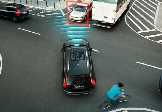 4 công nghệ an toàn nhất định phải có trên ô tô