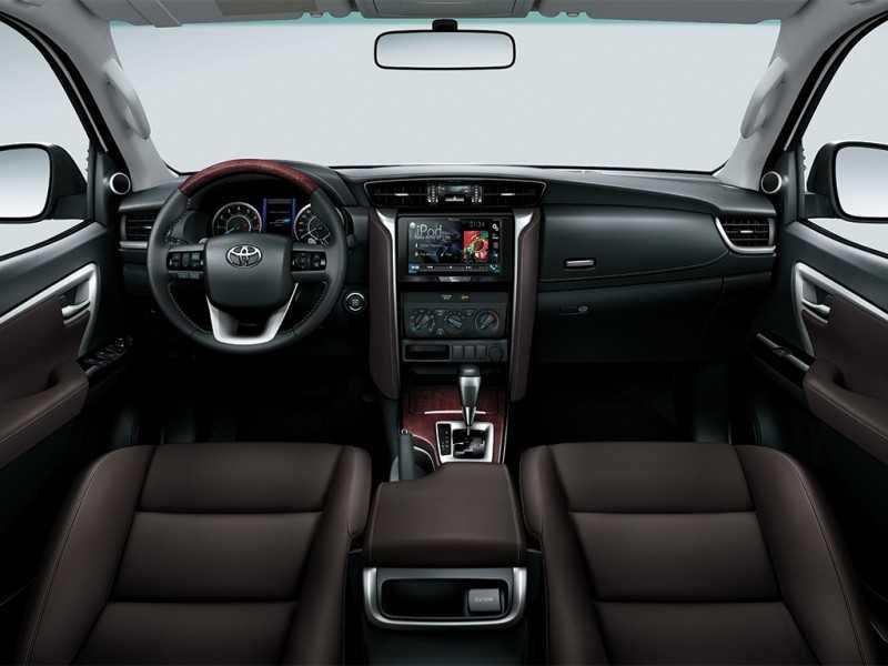 nội thất xe Toyota Fortuner 2018