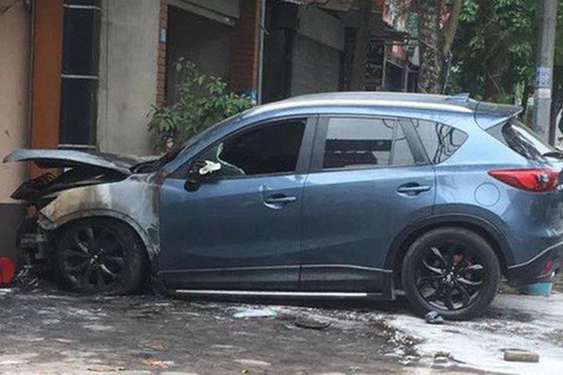 Mazda CX-5 bất ngờ thiêu trụi trong đêm