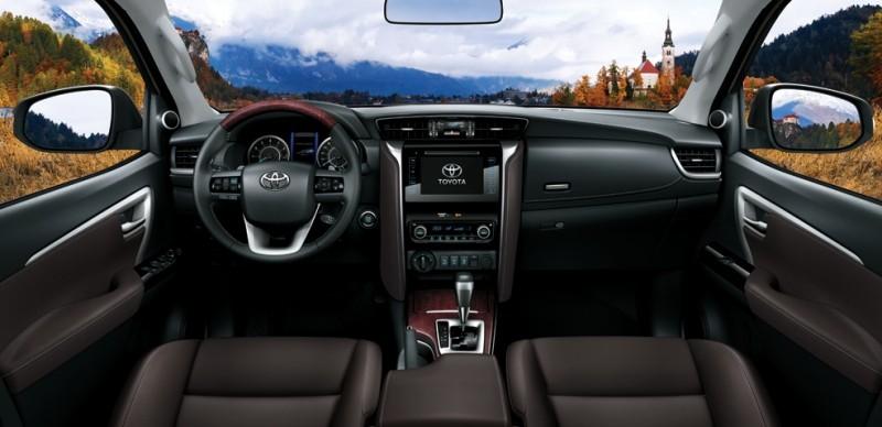 nội thất xe Toyota Fortuner 2018