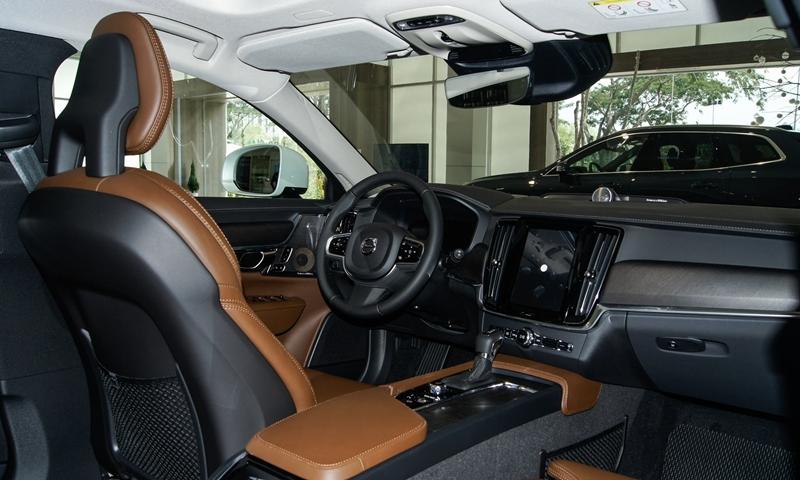 Cận cảnh Volvo V90 Cross Country 2018 sắp ra mắt