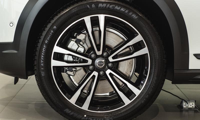 Cận cảnh Volvo V90 Cross Country 2018 sắp ra mắt