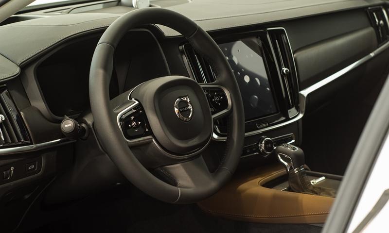Cận cảnh Volvo V90 Cross Country 2018 sắp ra mắt