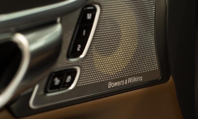 Cận cảnh Volvo V90 Cross Country 2018 sắp ra mắt