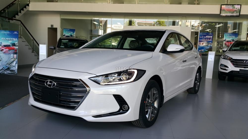 Mua sedan hạng C số sàn, có lựa chọn nào?