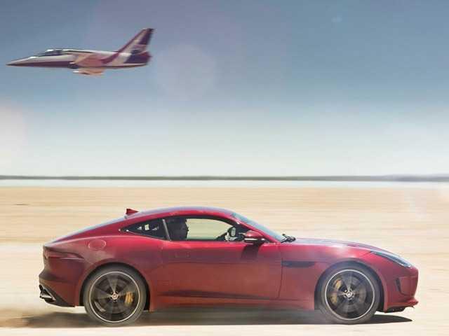 Jaquar F-Type AWD duoc gioi thieu tai LA Auto 2014