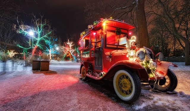 Xe ô tô trang trí đón chào Noel - Carmudi