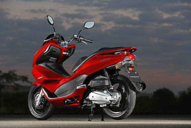 Yamaha NMax 150 vs Honda PCX 150: Kỳ Phùng Địch Thủ