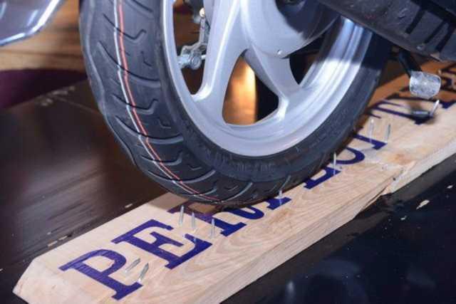 Giải Pháp Chống Đinh Tặc Nhờ Lốp Xe Có Chất Keo Đặc Biệt