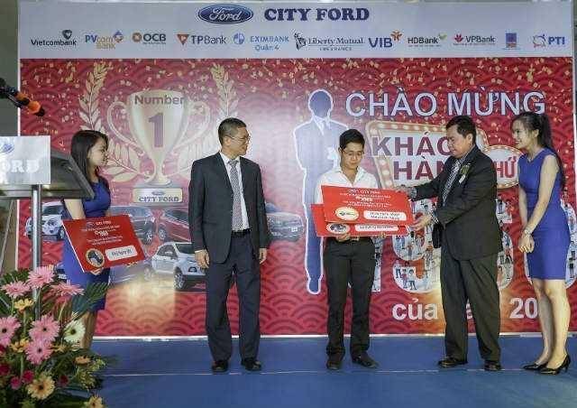 Chi nh&aacute;nh City Ford Việt Nam tặng qu&agrave; - Carmudi