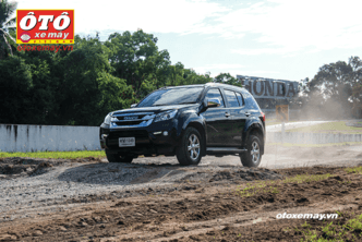 SUV 7 chỗ Isuzu mu-X hoàn toàn mới giá từ 899 triệu đồng