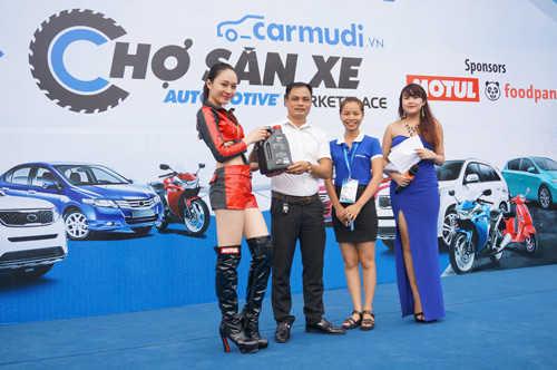 Lái thử xe, mua xe giá tốt tại chợ săn xe lớn nhất năm 2016