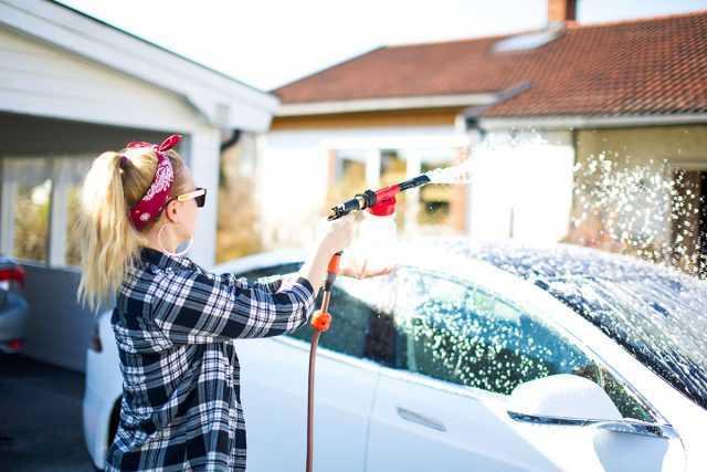 Điều chỉnh tia nước vòi xịt để rửa xe hơi