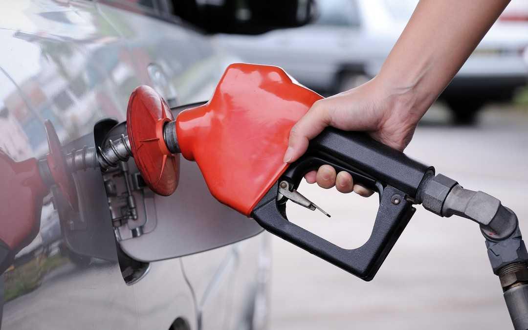 Mẹo tiết kiệm xăng cho người dùng ô tô