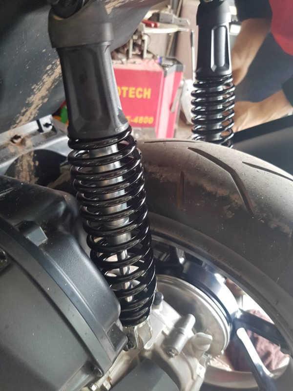 Yamaha Việt Nam bất ngờ thay miễn phí phuộc sau cho xe NVX