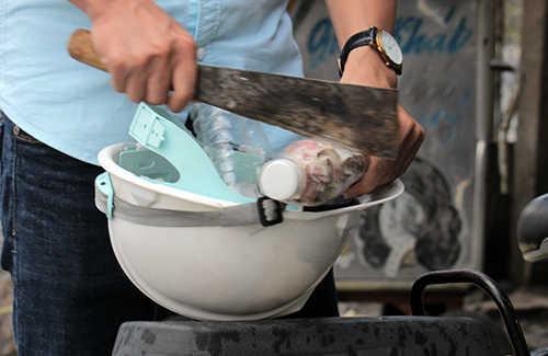 Tài xế tiếp tục bỏ tiền lẻ trong chai phản đối trạm thu phí