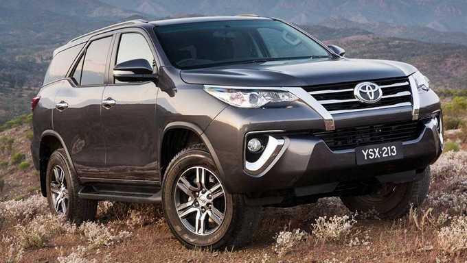 Xe dưới 2 tỷ đồng: Toyota Fortuner 2017 là mẫu xe dưới 2 tỷ đồng đáng mua trong phân khúc SUV.