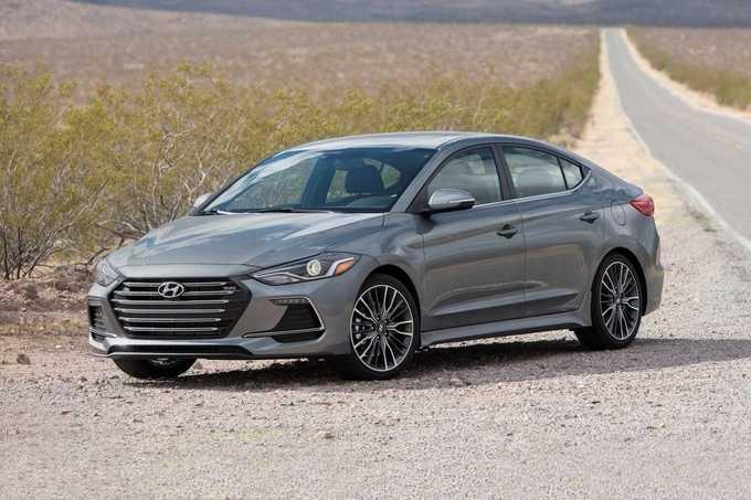 Đánh giá Hyundai Elantra 2018 về nội ngoại thất và các tính năng an toàn