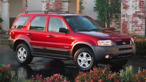 Xe Ford Escape ra mắt lần đầu năm 2001.