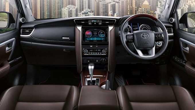 Nội thất siêu sang của Toyota Fortuner 2018