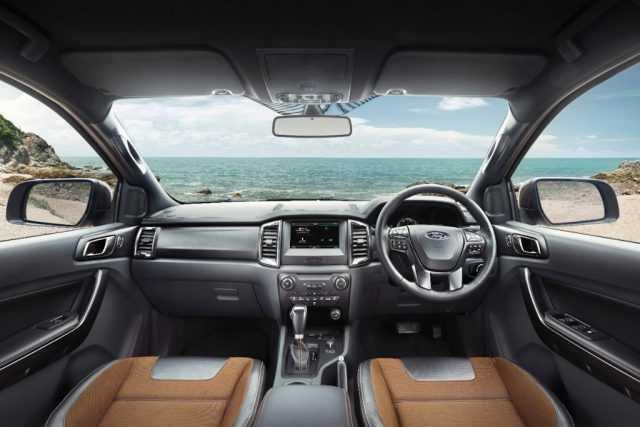 Nội thất bên trong xe ô tô Ford Ranger 2017 - Nguồn: carguide.com.au