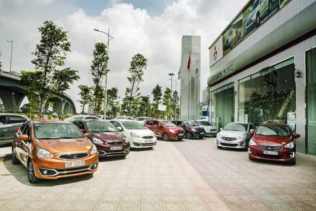 Ngoài ra, xe Mirage 2017 khá đa dạng về màu sắc: trắng, xám, bạc, cam, đỏ, đỏ rượu vang để khách hàng thoải mái lựa chọn phù hợp theo sở thích và phong thuỷ.